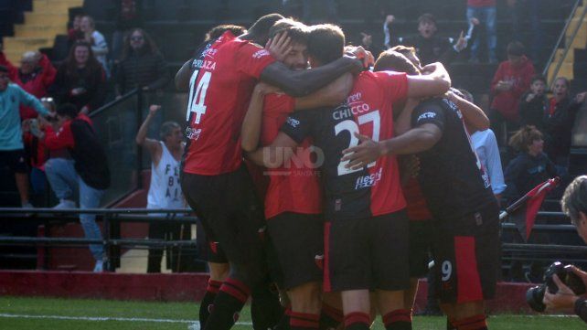 El día después de su cumpleaños 118, Colón sale a escena contra Banfield en Santa Fe. 