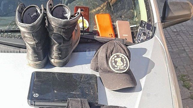 Elementos secuestrados al falso policía.