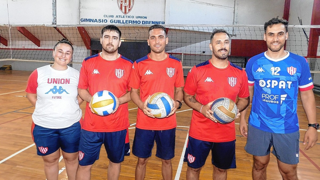 Barovero y su grupo de colaboradores que conducir&aacute;n a Uni&oacute;n en la Liga Federal femenino.