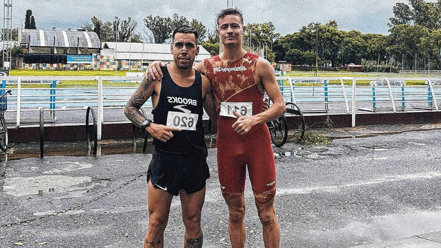 El mediofondista Jos&eacute; Zabala (derecha) brill&oacute; en los 1.500 metros llanos con un gran tiempo de 3:44.59.
