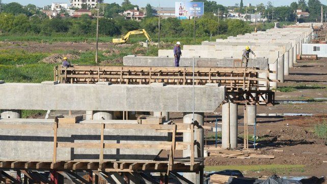 Colocan las vigas en el Puente Santa Fe Santo Tomé 