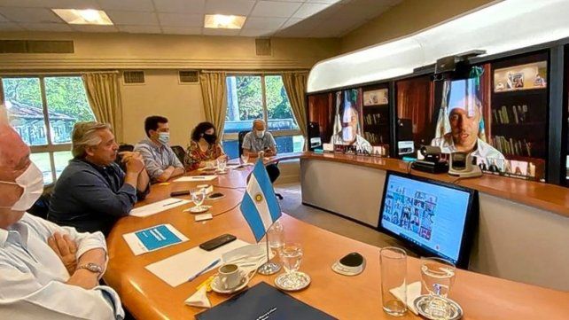 El Presidente Fernández está reunido con los gobernados para ultimar detalles de la campaña de Vacunación