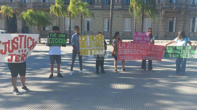 Marcha por pedido de justicia por Jeremías Monzón frente a Tribunales.