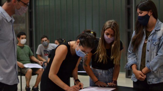  Entrega de microcréditos a emprendedores