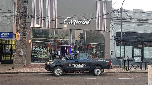La heladería se ubica en pleno Bulevar y a metros de la Casa de los Gobernadores y del la Estación Belgrano