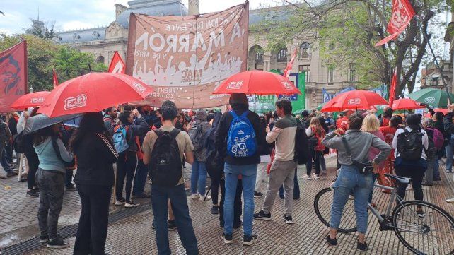 Concentración de gremialistas frente a Tribunales en apoyo a los detenidos por el ataque a la Legislatura.