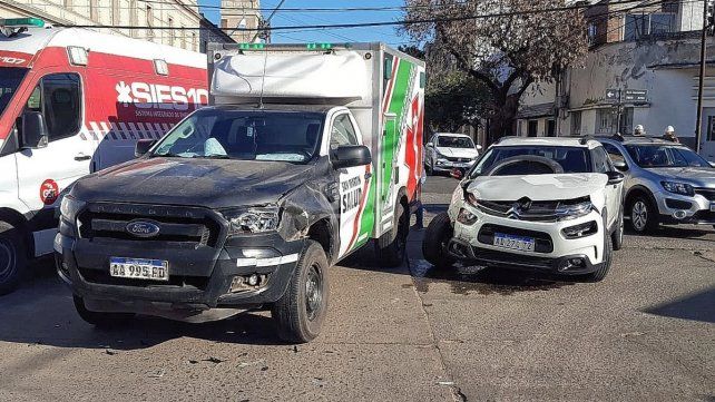 El accidente fue protagonizado por un auto y una ambulancia
