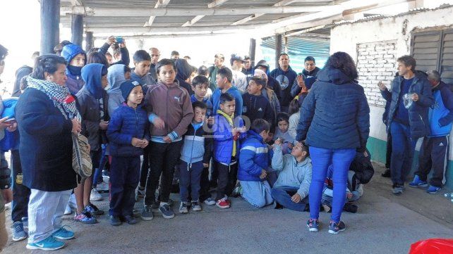 La Casita de Santa Rosa de Lima recibió de River Plate pelotas de fútbol, pecheras, kits de fútbol, y demás artículos deportivos.