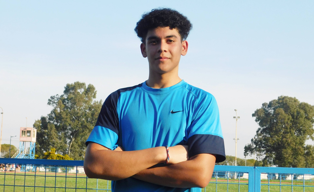 Asiste a la escuela Santa Lucía, entrena todos los días con el objetivo de intergrar la selección nacional.