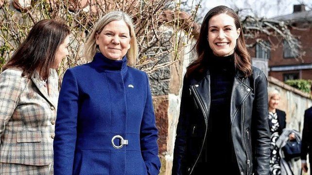 Magdalena Andersson, primera ministra de Suecia (izq.) y Sanna Marin, primera ministra de Finlandia (der.): la invasión rusa a Ucrania generó una ola de apoyo al ingreso a la Otán