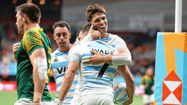 El equipo argentino derrotó en la final a los sudafricanos por 19 a 12 y logró el cuarto título al hilo.