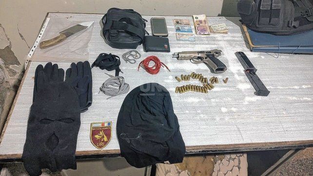 Arsenal hallado en el auto secuestrado.