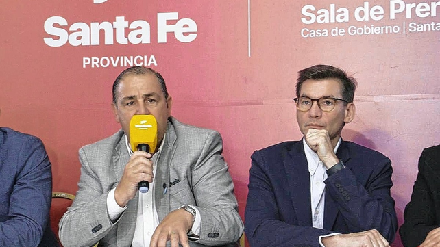 El intendente Poletti destac&oacute; el trabajo que realiza la Asociaci&oacute;n Santafesina de Hockey para llevar a cabo el torneo.