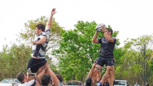 Los Cuervos lograron el primer triunfo en el interuniones litoraleño, y los esperancinos la segunda derrota consecutiva.