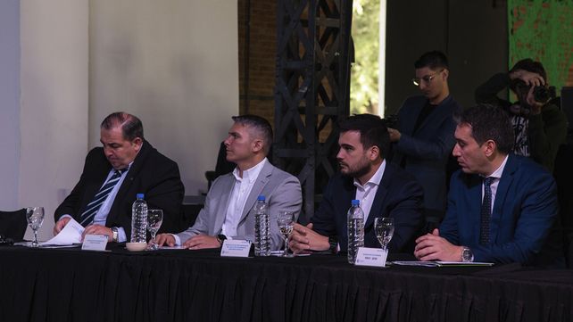 Poletti estuvo presente en el foro de intendentes con el ministro del Interior Guillermo Francos.