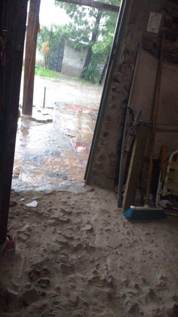 Lo que sufre María Inés cada vez que llueve en barrio 29 de abril.
