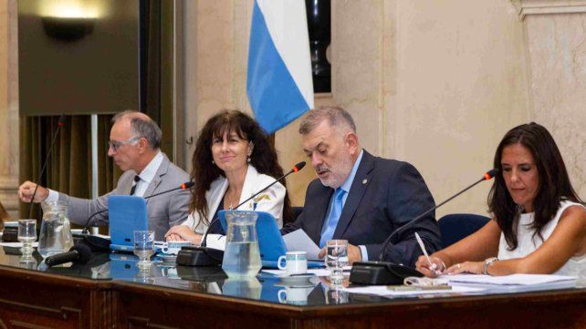 La primera sesión del Consejo Superior de la UNL