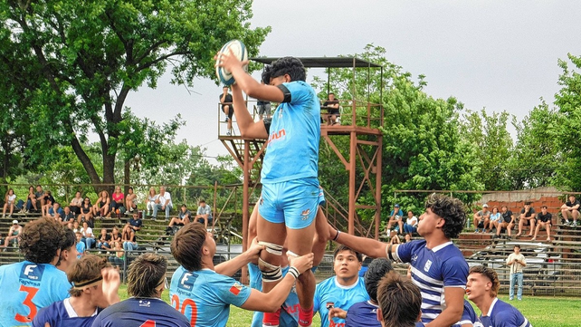 En cancha de Universitario, Rosario derrot&oacute; a los santafesinos por un claro 38 a 17.