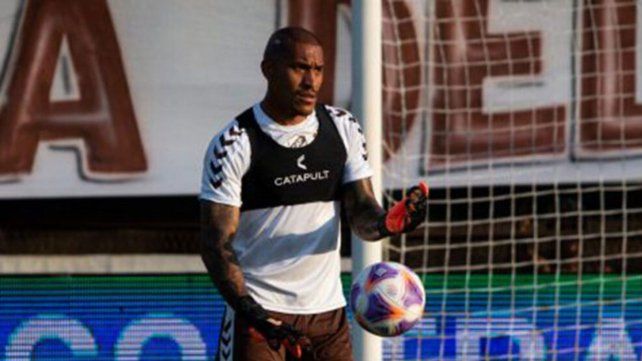 Nacho Arce, figura de Deportivo Riestra, fue el arquero de Uni&oacute;n la primera vez que lo dirigi&oacute; Dar&iacute;o Herrera.