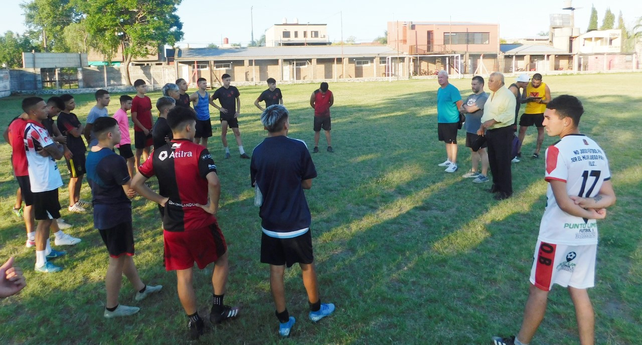El dirigente de la instituci&oacute;n de Mendoza al 4.000, present&oacute; al nuevo cuerpo t&eacute;cnico a los jugadores, quienes iniciar&aacute;n la pretemporada el 10 de enero.