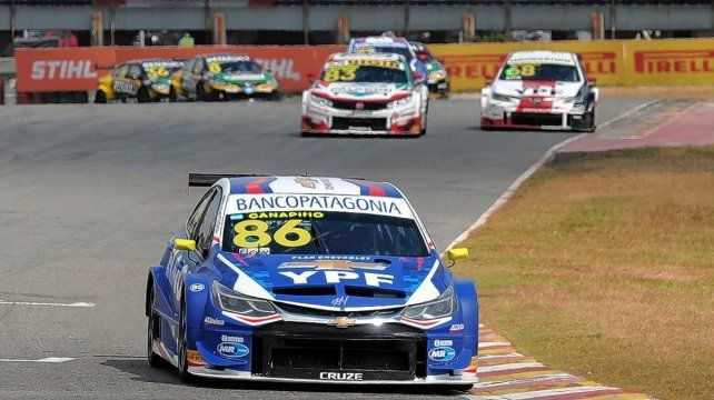 Agust&iacute;n Canapino se qued&oacute; con la carrera de STC2000 en Buenos Aires. El podio tuvo a Facundo Ardusso y Juli&aacute;n Santero