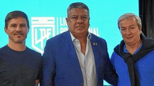 El nuevo presidente de Vélez, Fabián Berlanga, se reunió con Chiqui Tapia para hablar del partido contra Colón. El nuevo presidente de Vélez, Fabián Berlanga, se reunió con Chiqui Tapia para hablar del partido contra Colón.