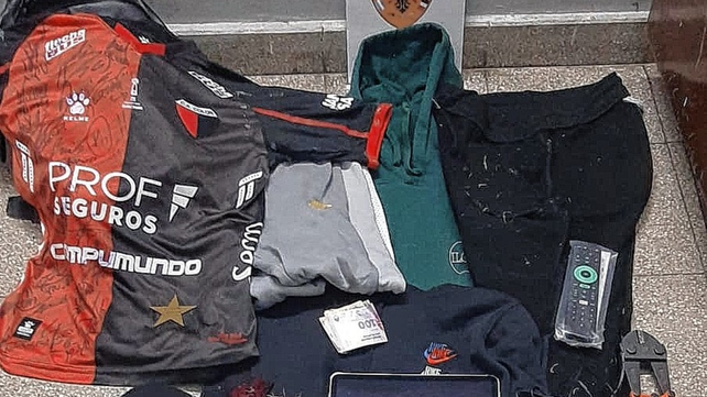 Las pertenencias que le fueron robadas al lateral de Colón Eric Meza pero que luego logró recuperar.
