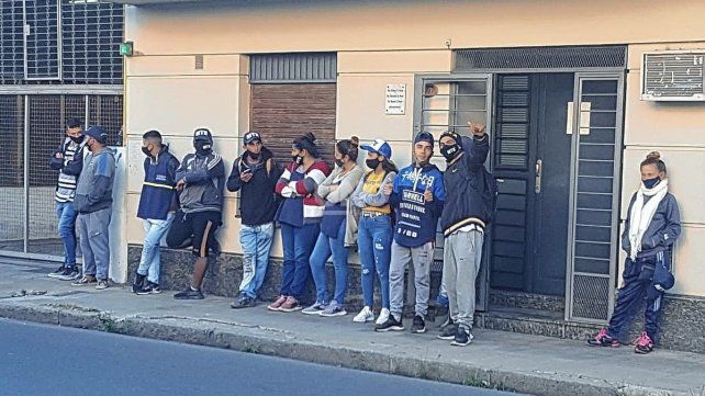 Los carreros se manifiestan frente al Ministerio Público de la Acusación.