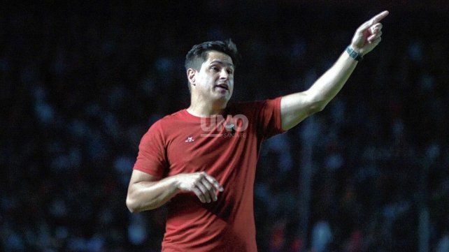 Antes de la derrota de Col&oacute;n ante Mor&oacute;n, el presidente Jos&eacute; Alonso le dio una fuerte banca al DT Ezequiel Medr&aacute;n.