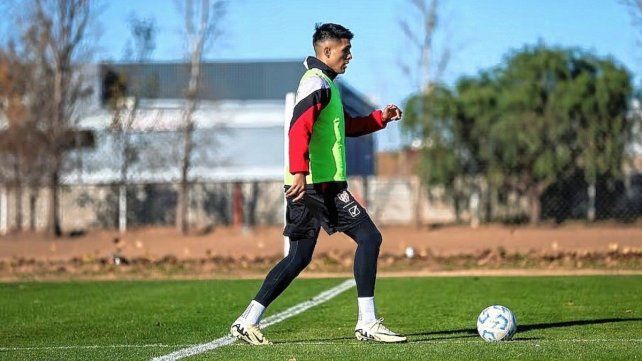 Agust&iacute;n Bravo, cuyo pase pertenece a Rosario Central y est&aacute; a pr&eacute;stamo en Instituto, es prioridad para la zaga de Col&oacute;n.