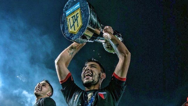 Hay diferencias entre Col&oacute;n y Platense para ceder a Tom&aacute;s Sandoval. Foto: @fedeloute