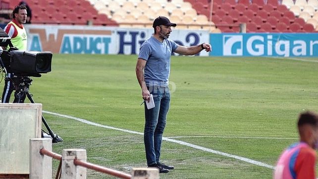 Juan Azconzábal admitió que Argentinos fue más que Unión en la posesión. UNO Santa Fe | José Busiemi