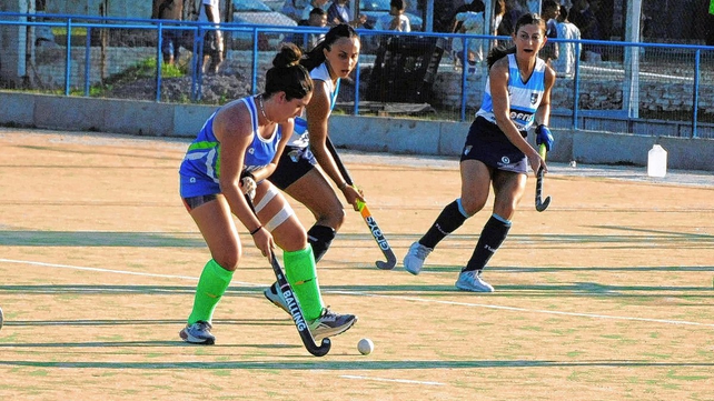 Las Kresteras y las Gitanas empataron 2 a 2 en un atractivo duelo en Altos del Valle.