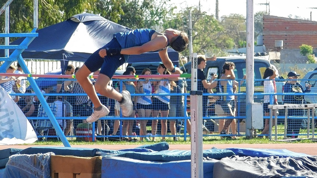 La Asociaci&oacute;n Santafesina de Atletismo estuvo representada por unos 16 competidores que entrenan habitualmente en el CARD.