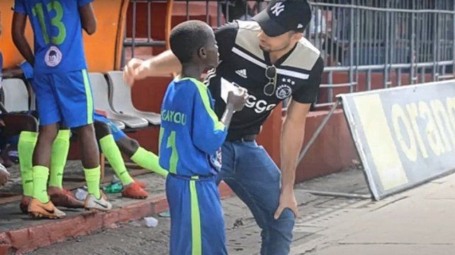 Eric Marshall debut&oacute; en la primera de FC Ga'rou de Liberia, con 10 a&ntilde;os