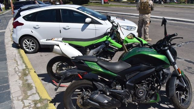 Autos de lujo y camionetas de hasta 80 millones de pesos: exhibieron en la costanera los autos que serán subastados este jueves