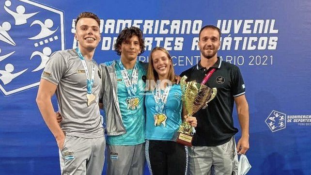 León Driussi, Tomás Di Paolo, Candela Giordanino y el entrenador Diego Garbarino dejaron bien alto en Lima los colores de Unión de Santa Fe.