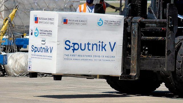 La Sputnik V comienza a distribuirse a las provincias y el martes inicia la campaña de vacunación