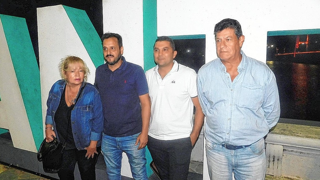 Los dirigentes Viviana Servidio, Mart&iacute;n Salemi, Leonidas Bonaveri y Daniel Peter en la presentaci&oacute;n de la temporada de f&uacute;tbol femenino.