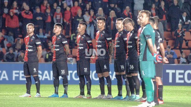 Colón recibirá a Peñarol este martes por Copa Libertadores con su habitual atuendo rojo y negro.