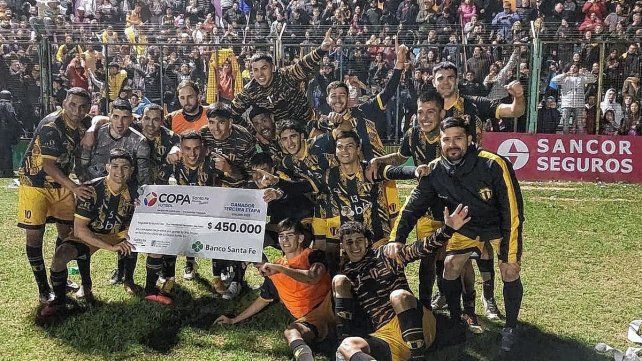 Libertad de Sunchales eliminó a su clásico rival y enfrentará a Unión en Copa Santa Fe.