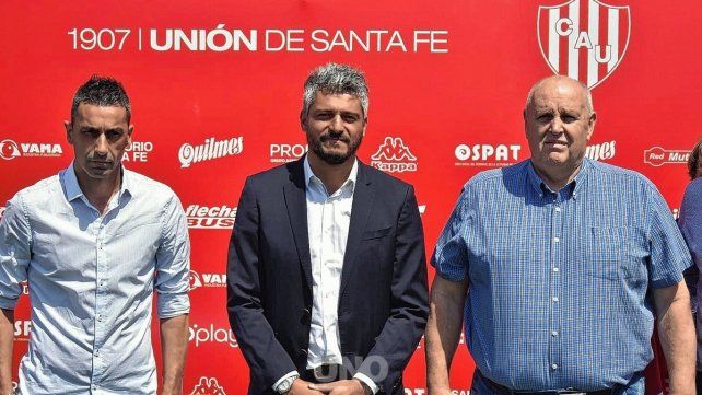 Munúa estuvo acompañado por su cuerpo técnico, la secretaria técnica y el presidente de Unión.