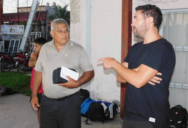 El vicepresidente Miguel Cantero junto al DT Diego Rodr&iacute;guez diagramando todos los trabajos para el elenco de barrio Roma.