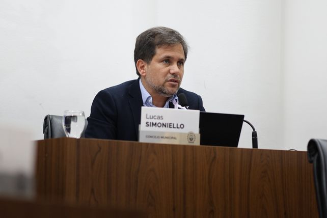 Contaminación visual: Santa Fe aprobó un plan para ordenar el cableado aéreo y retirar los cables en desuso Contaminación visual: Santa Fe aprobó un plan para ordenar el cableado aéreo y retirar los cables en desuso