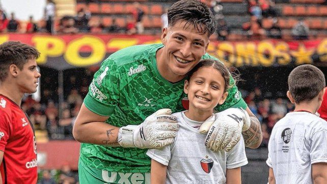 Tom&aacute;s Paredes le hizo a un amigo que falleci&oacute; en el &uacute;ltimo partido de Col&oacute;n.