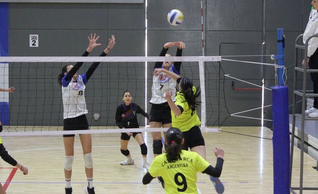  El seleccionado Sub 14 femenino, superó por 3 a 0 a Catamarca en el estadio de Villa Aberastain.