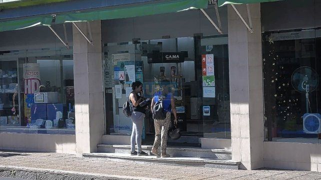 Unos cincuenta empleados de Bazar El Entrerriano en Paran&aacute; quedaron sin trabajo.&nbsp;