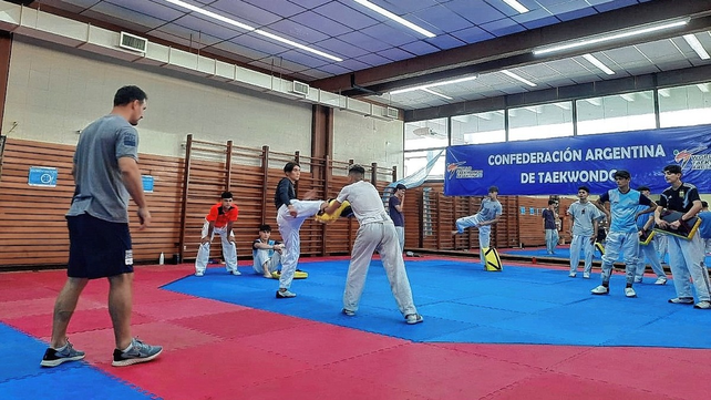 El coach Dreiszigacker es de la ciudad de Santa Fe, alumno del maestro Sergio Ambrosini, y brinda clases en Banco Provincial de Guadalupe.