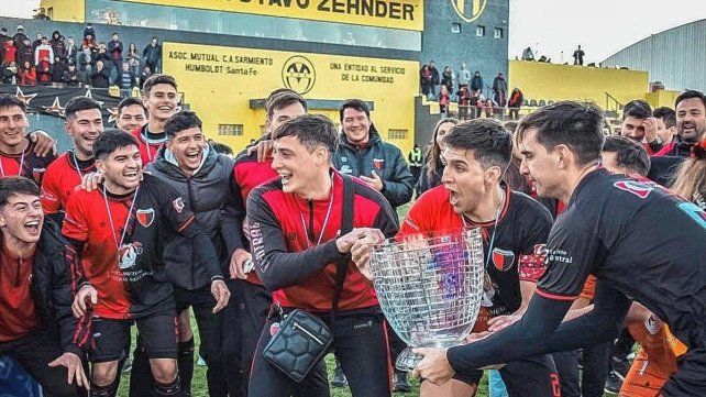  En la localidad de Humboldt, con un gol olímpico de Germán Grenón, Central San Carlos sumó la 13° estrella.  