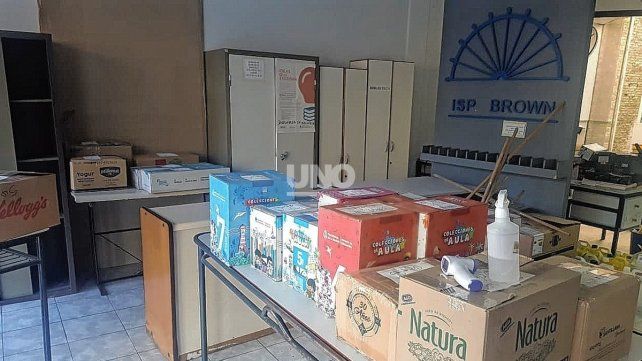 Instituto Almirante Guillermo Brown. El anexo funciona en pleno centro santafesino. El contrató de alquiler finaliza a finales de abril. Crece la incertidumbre de docentes, alumnos y asistentes escolares.